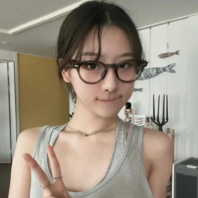 裹头巾的女人